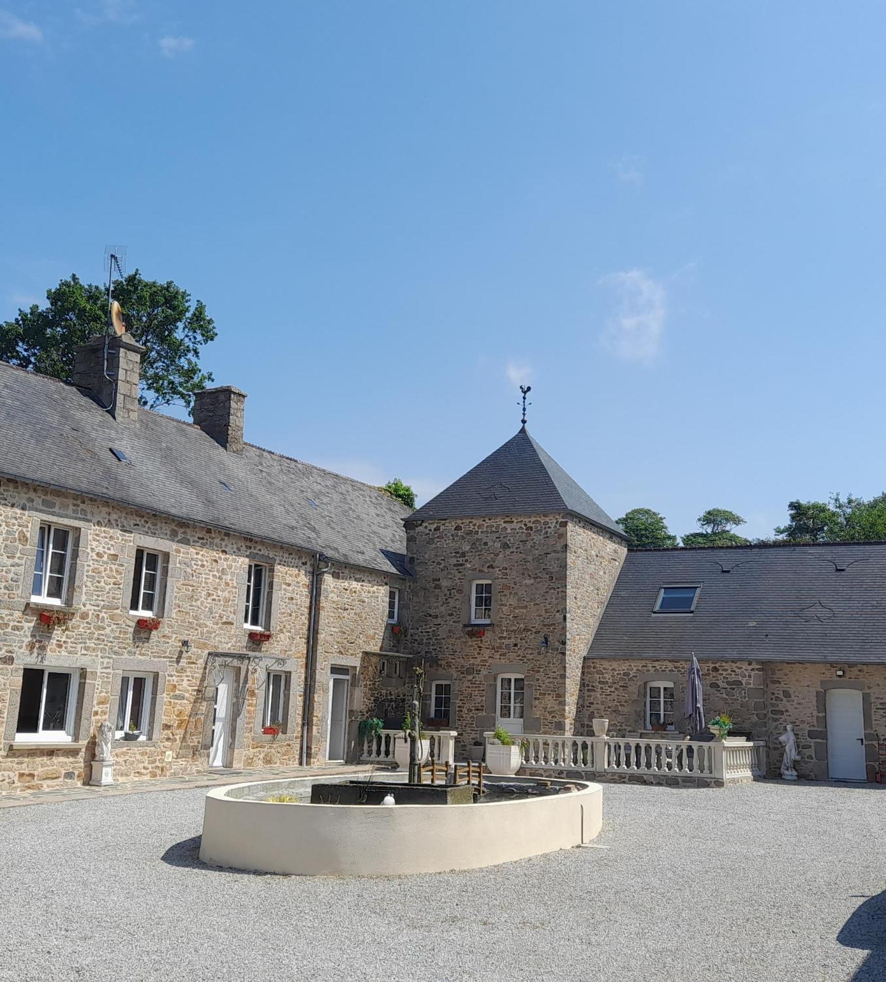 Domaine De La Tour Carree - 3 Chambres Benoitville Exterior photo